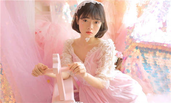 黄岛供卵试管代怀生子多少钱？这一直是很多不孕不育家庭关注的话题。在中国，不孕不育的发生率越来越高，根据《中国不孕不育现状调研报告》显示，育龄夫妇的不孕不育率从20年前的3%增长至现在的12.5%-18.2%，患者人数高达6000万以上。在这样的背景下，许多家庭通过供卵试管来实现自己的生育梦想。那么，供卵试管代怀生子的费用到底是多少呢？